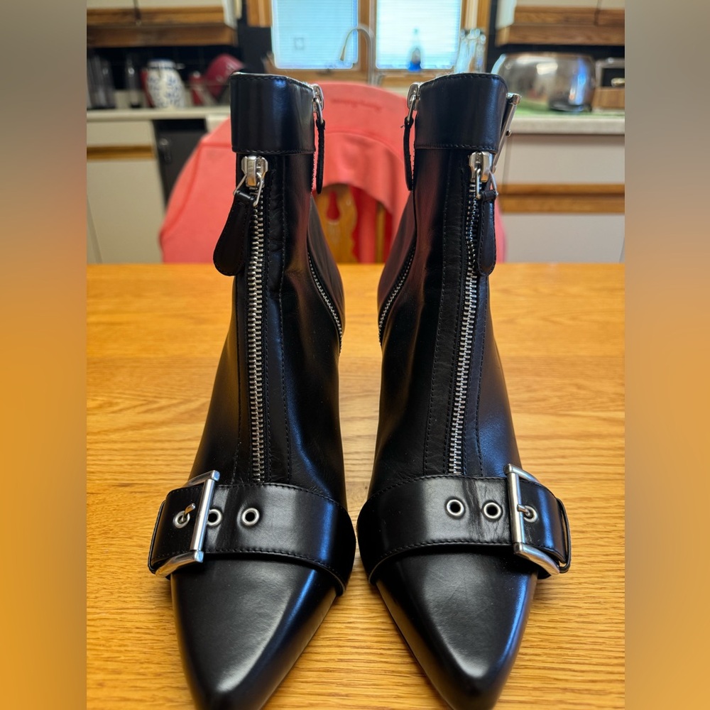 Alexander McQueen Black zipper Boots